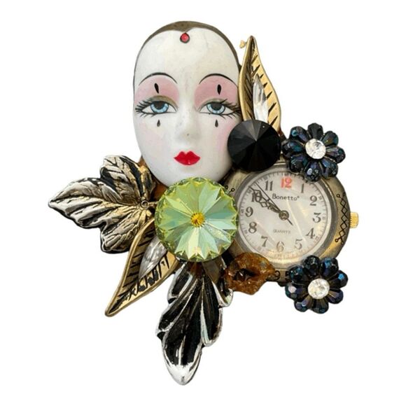 Vintage Brooch Clown Face Gold Tone Metal Leaf Pattern Rhinestones Watch Floral - Picture 1 of 2